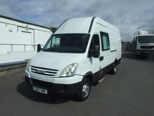 IVECO LIBRARY VAN. SIDE VIEW