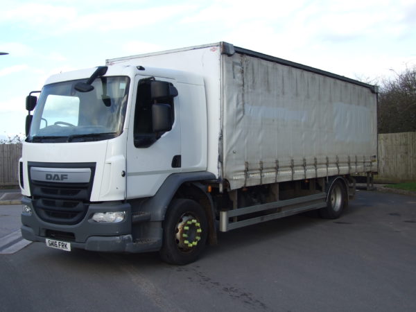 DAF LF220 CURTAINSIDE SIDE VIEW