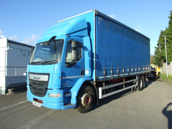 DAF LF250 CURTAINSIDE SIDE VIEW